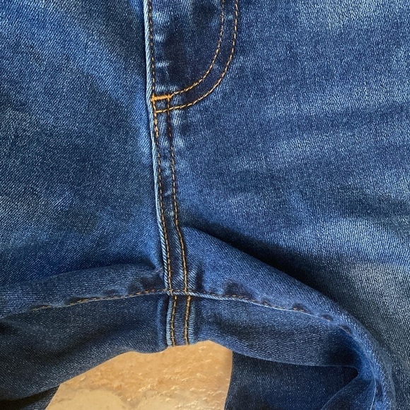 Kut From the Kloth Women’s Baby Bootcut Jeans Mid Rise Medium Wash Size 8S Denim - Picture 4 of 14